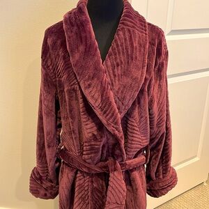 Natori full length plush robe.